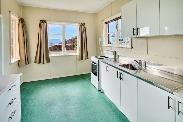 Photo of property in 21 Sunglow Avenue, Melrose, Wellington, 6023