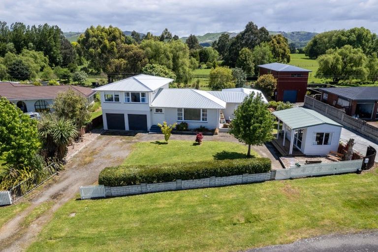 Photo of property in 77 Fergusson Street, Woodville, 4920