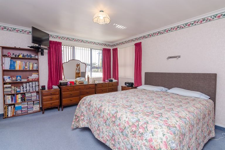 Photo of property in 32 Richmond Road, Carterton, 5713