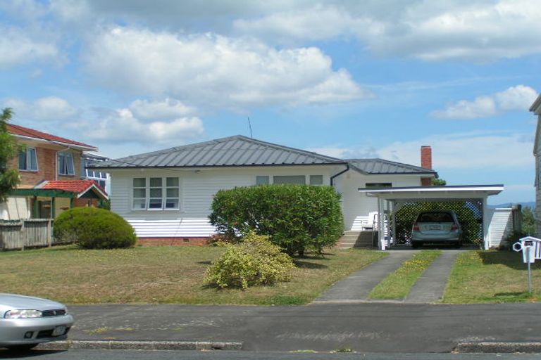 Photo of property in 100 Queen Street, Northcote Point, Auckland, 0627