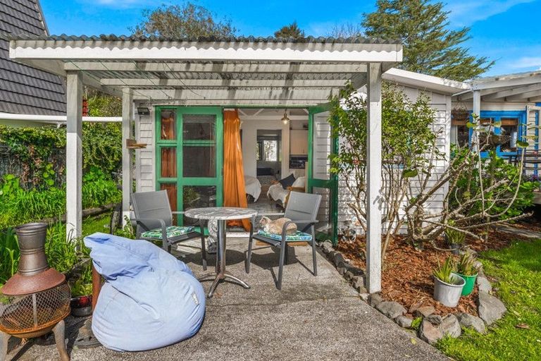 Photo of property in 32 Ferry Parade, Herald Island, Auckland, 0618
