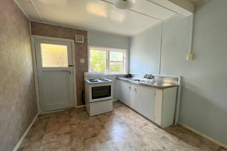 Photo of property in 88 Victoria Street, Carterton, 5713