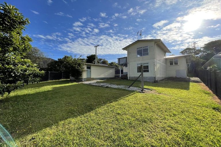 Photo of property in 68 Lake Road, Northcote, Auckland, 0627