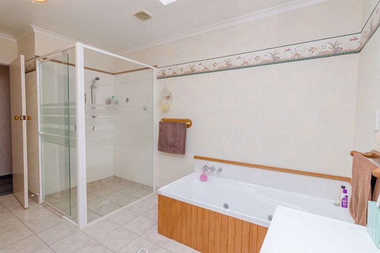 Photo of property in 32 Richmond Road, Carterton, 5713