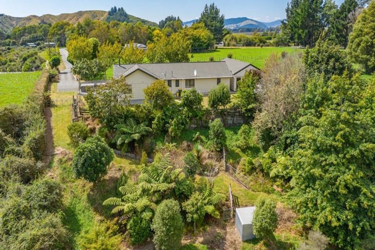 Photo of property in 242 Kuku East Road, Kuku, Levin, 5570