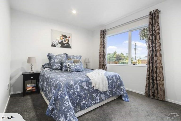 Photo of property in 84 Triangle Road, Massey, Auckland, 0614
