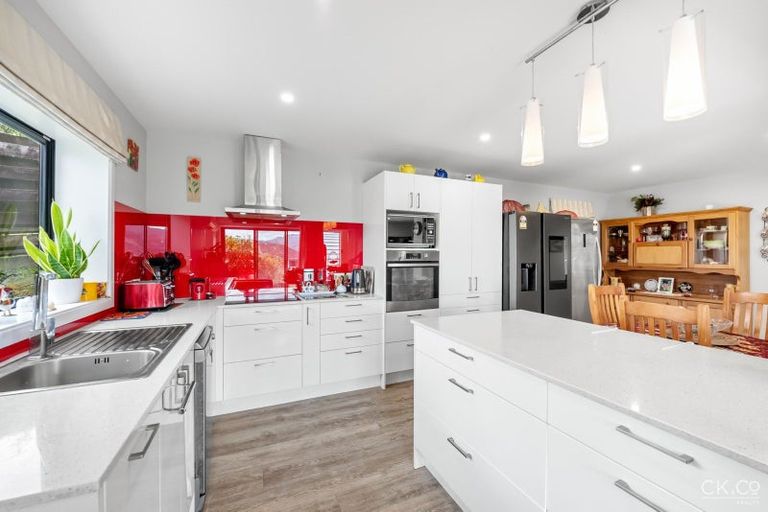 Photo of property in 12 Roman Close, Silverstream, Upper Hutt, 5019