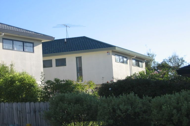 Photo of property in 1/5 Mossop Rise, Glenfield, Auckland, 0629