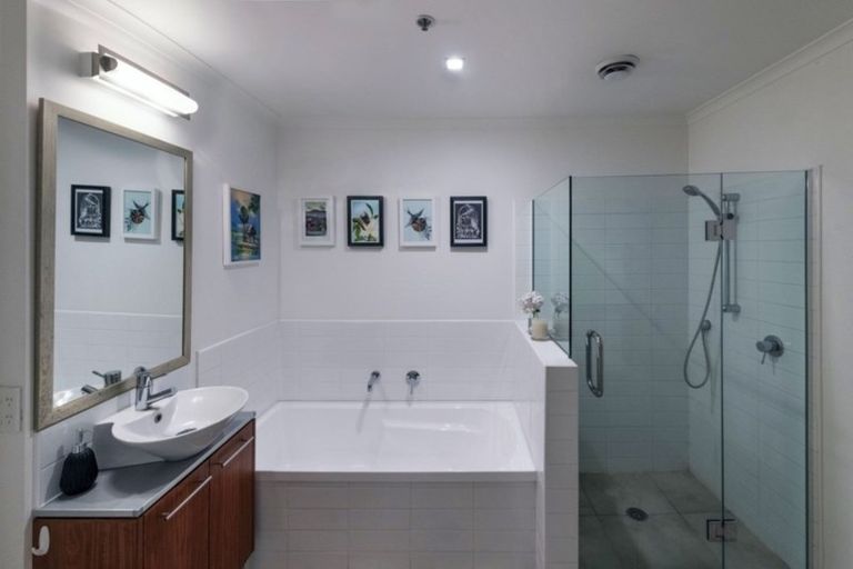 Photo of property in Augusta Apartments, 2/254 Willis Street, Te Aro, Wellington, 6011
