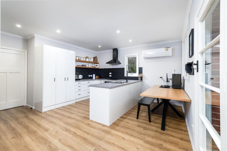 Photo of property in 58 Timaru Road, Waimate, 7924