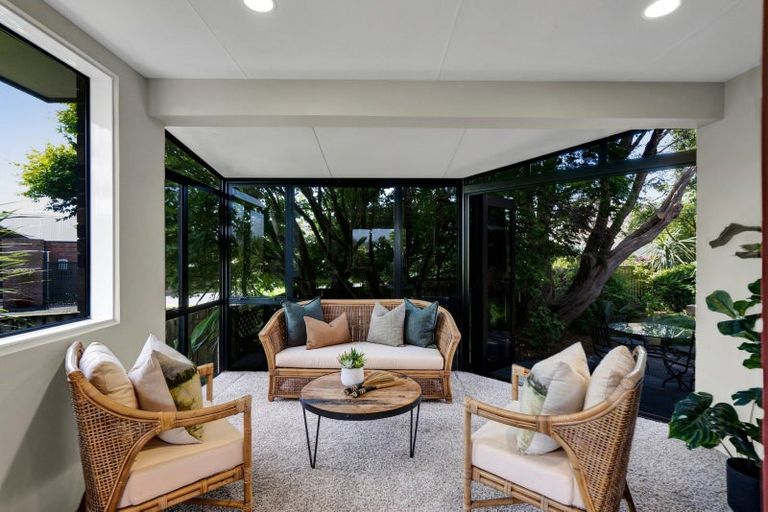 Photo of property in 15 Del Mar Place, Merrilands, New Plymouth, 4312