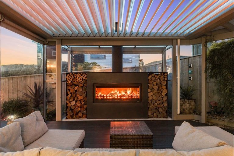 Photo of property in 18 Peel Lane, Aotea, Porirua, 5024