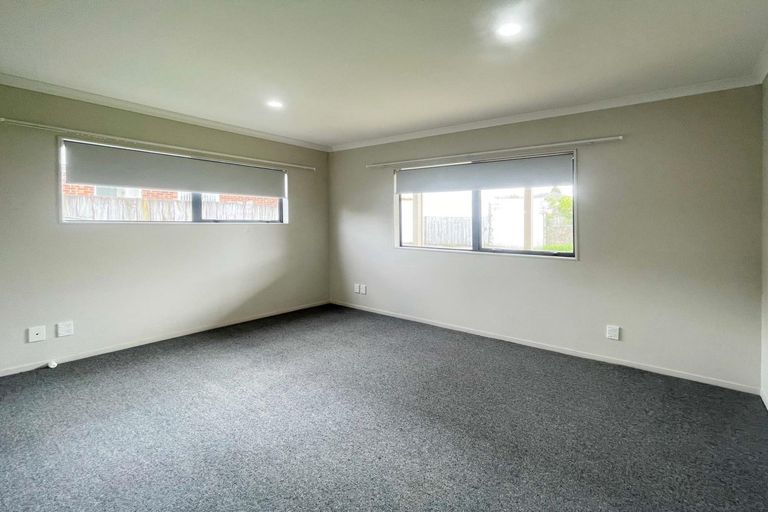 Photo of property in 24 Sutton Crescent, Papakura, 2110