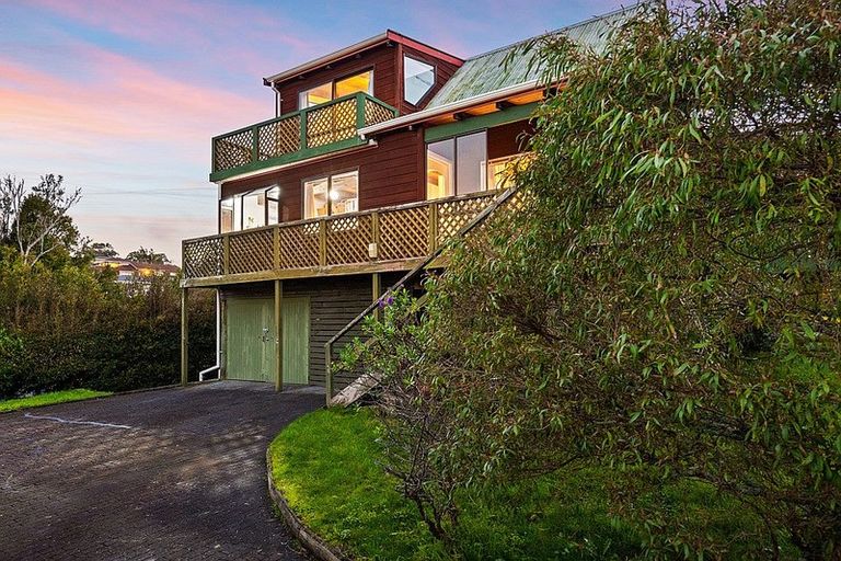 Photo of property in 2/10b Eastglen Road, Glen Eden, Auckland, 0602