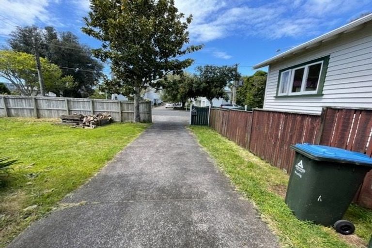 Photo of property in 11 Arabi Street, Sandringham, Auckland, 1041