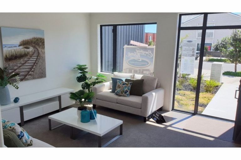 Photo of property in 33 Wallace Road, Ranui, Auckland, 0612