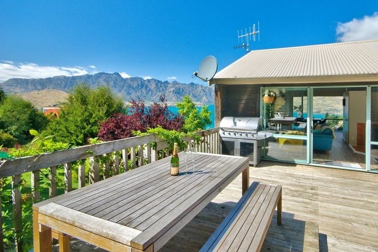 Photo of property in 10a Caples Place, Fernhill, Queenstown, 9300