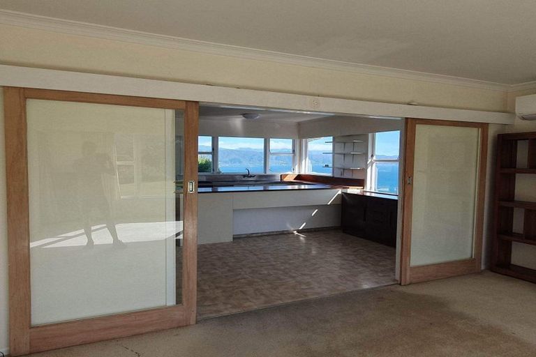 Photo of property in 11 Singers Road, Korokoro, Lower Hutt, 5012