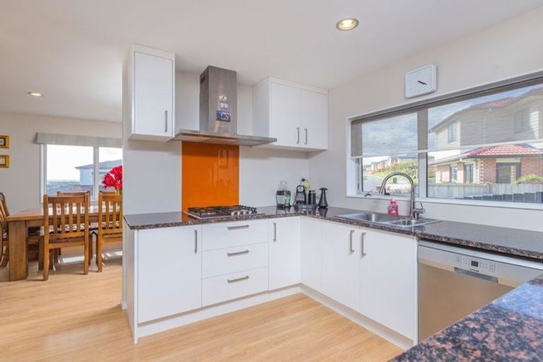 Photo of property in 32 Kirikiri Drive, Papakura, 2110