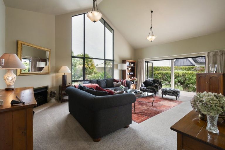 Photo of property in 70 Waicola Drive, Fitzherbert, Palmerston North, 4471