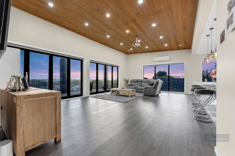 Photo of property in 1 Leven Lane, Totara Heights, Auckland, 2105