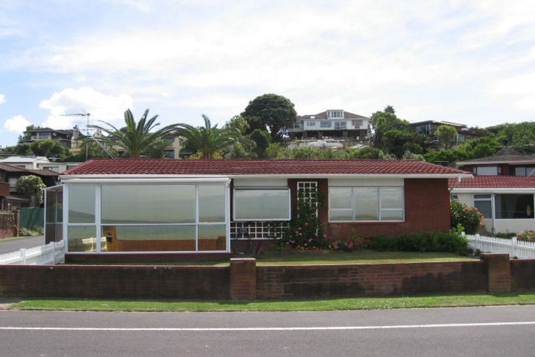 Photo of property in 2/31 Manly Esplanade, Browns Bay, Auckland, 0630