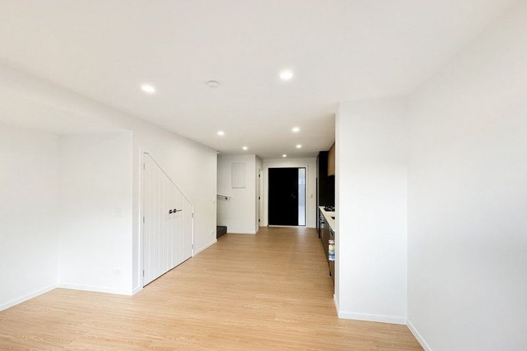 Photo of property in 4/6 Victoria Street, Ebdentown, Upper Hutt, 5018