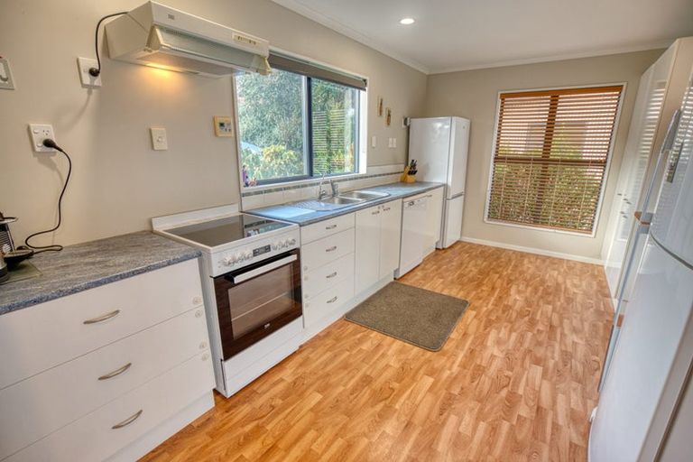 Photo of property in 9 Ranui Place, Moana, 7872