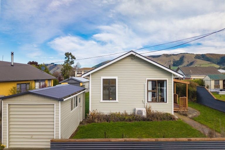 Photo of property in 11 George Street, Waimate, 7924