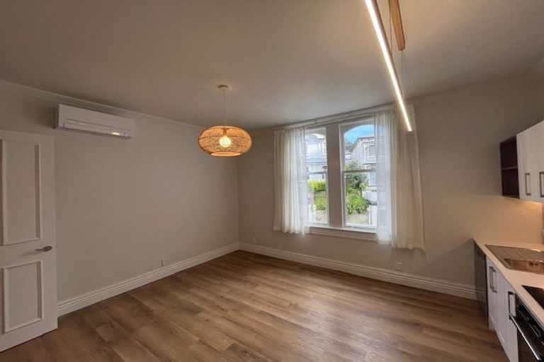 Photo of property in 18 Portland Crescent, Thorndon, Wellington, 6011