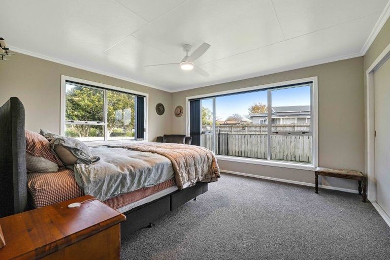 Photo of property in 100 Pembroke Road West, Pembroke, Stratford, 4332