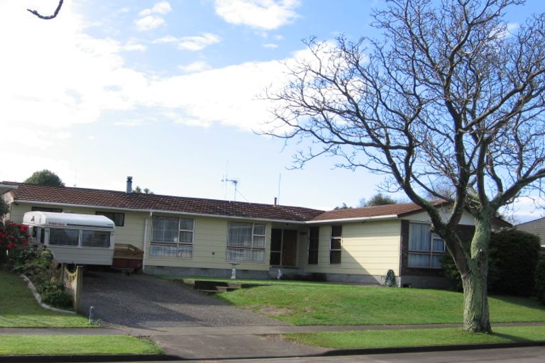 Photo of property in 12 Haast Place, Awapuni, Palmerston North, 4412