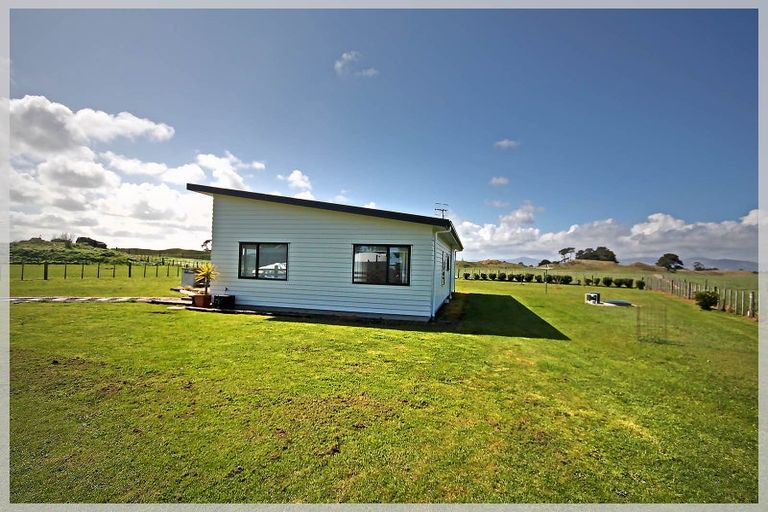 Photo of property in 128 Cummerfield Road, Foxton, 4891