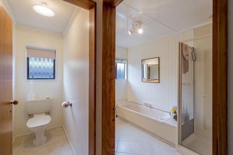 Photo of property in 8 Runanga Grove, Waikanae, 5036