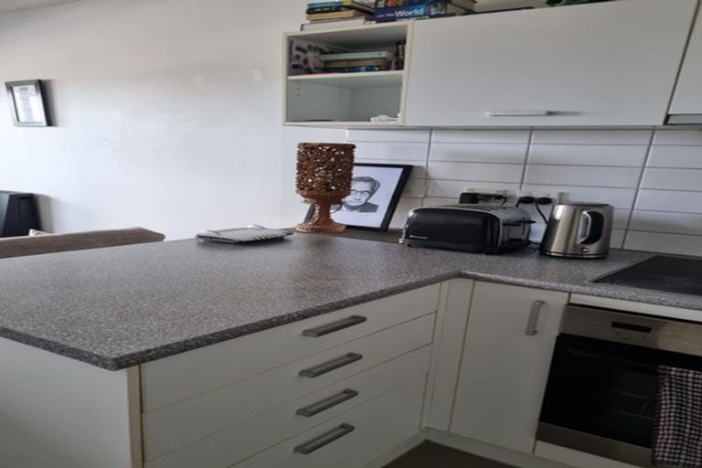 Photo of property in 9c/60 Masons Road, Oteha, Auckland, 0632