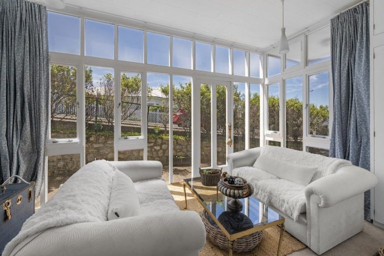 Photo of property in 18 Lighthouse Road, Bluff Hill, Napier, 4110