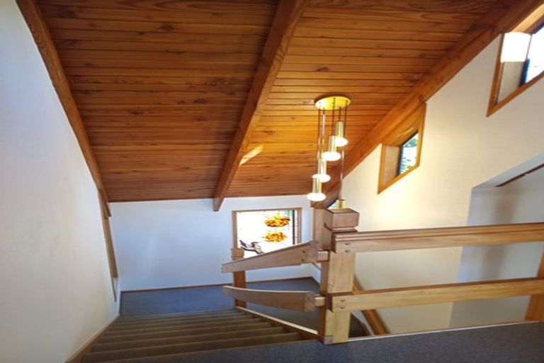 Photo of property in 55 Onewa Road, Northcote, Auckland, 0627