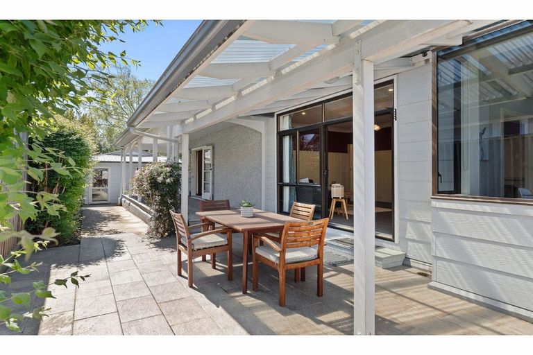 Photo of property in 90 Opawa Road, Opawa, Christchurch, 8023