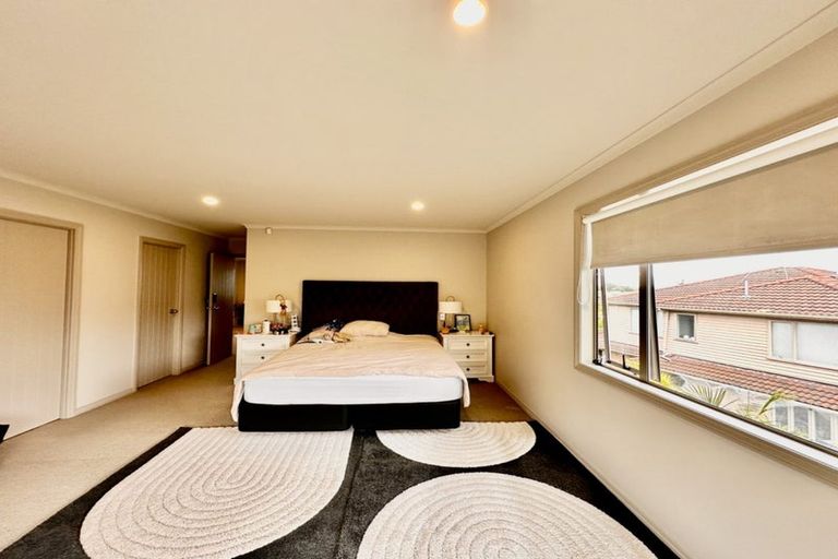 Photo of property in 12 Keating Rise, Northcross, Auckland, 0632