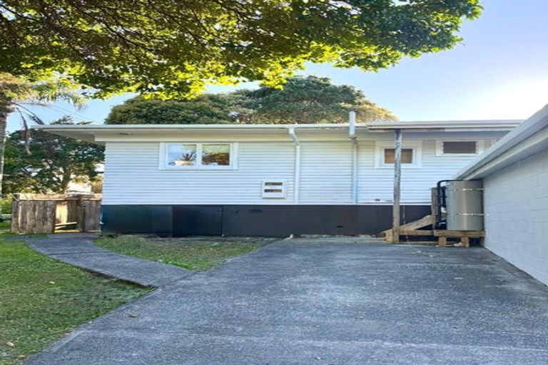 Photo of property in 147 Lancaster Road, Beach Haven, Auckland, 0626