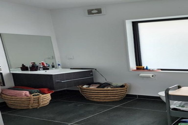 Photo of property in 15/62 Spenmoor Street, Newlands, Wellington, 6037