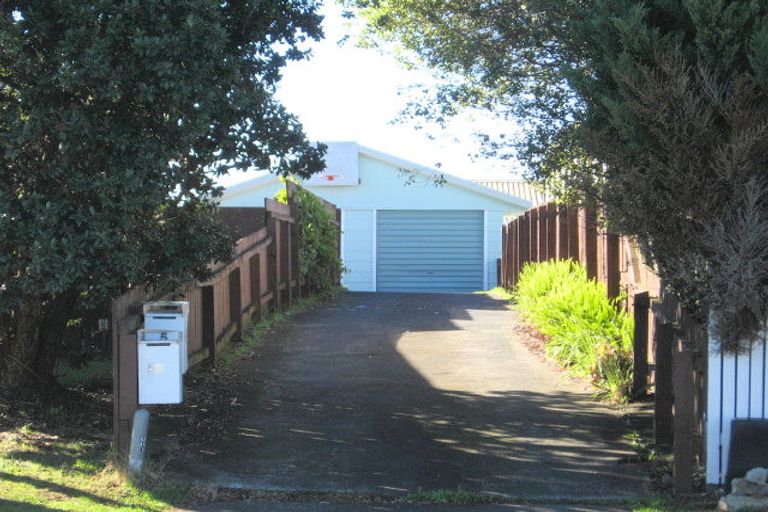 Photo of property in 5 Seaward Place, Wattle Downs, Auckland, 2103
