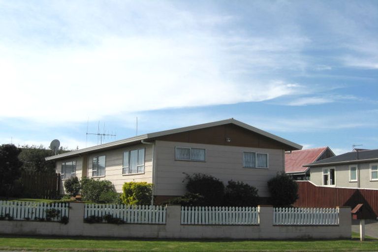 Photo of property in 58 Hinau Street, Castlecliff, Whanganui, 4501