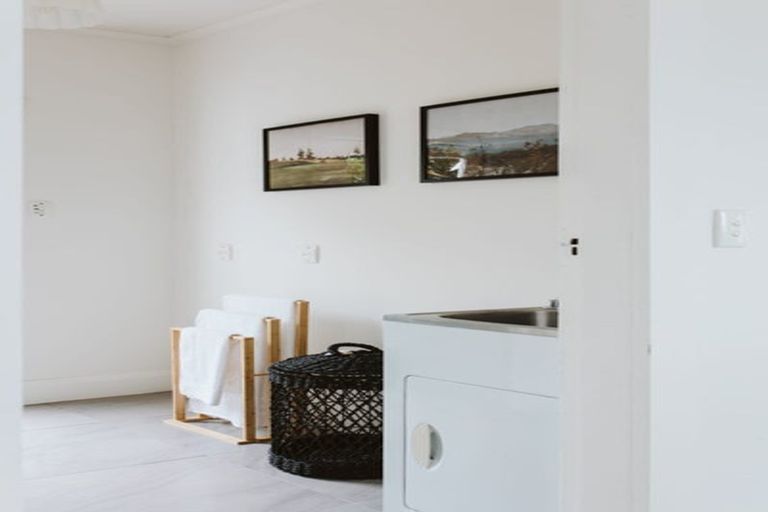 Photo of property in 62 Waiwaka Terrace, Strandon, New Plymouth, 4312