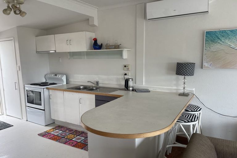 Photo of property in 43 Surf Road, Stanmore Bay, Whangaparaoa, 0932