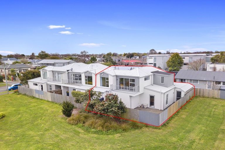 Photo of property in 12 Heywood Terrace, Richmond, Christchurch, 8013