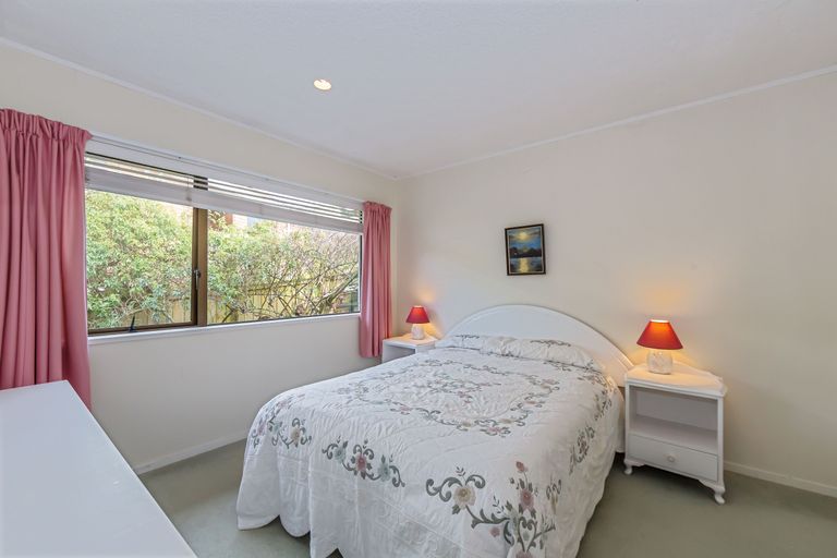 Photo of property in 3 Elgin Place, Red Beach, 0932