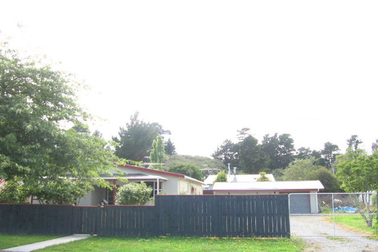 Photo of property in 35 Moeraki Road, Maoribank, Upper Hutt, 5018
