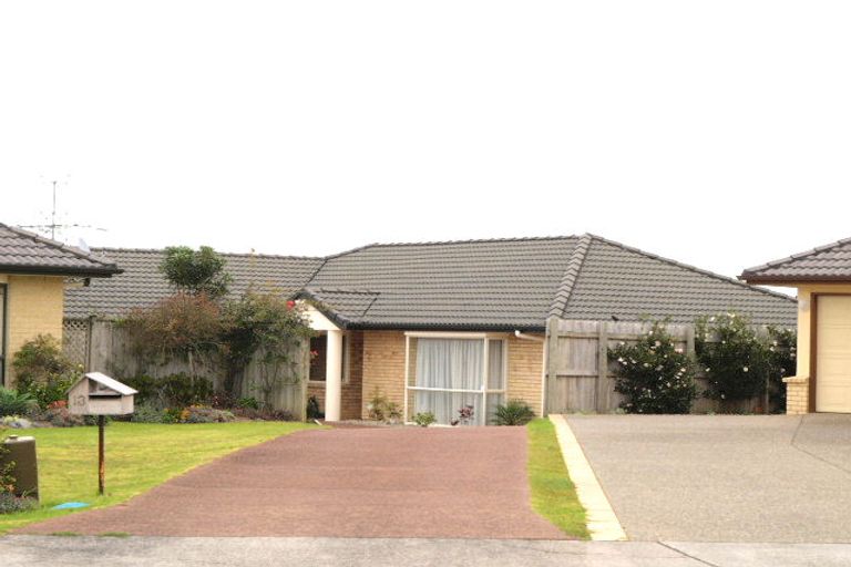 Photo of property in 13 Trovare Place, Golflands, Auckland, 2013