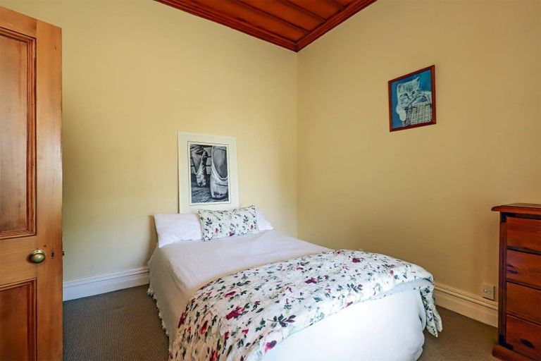 Photo of property in 27 Napier Terrace, Hospital Hill, Napier, 4110